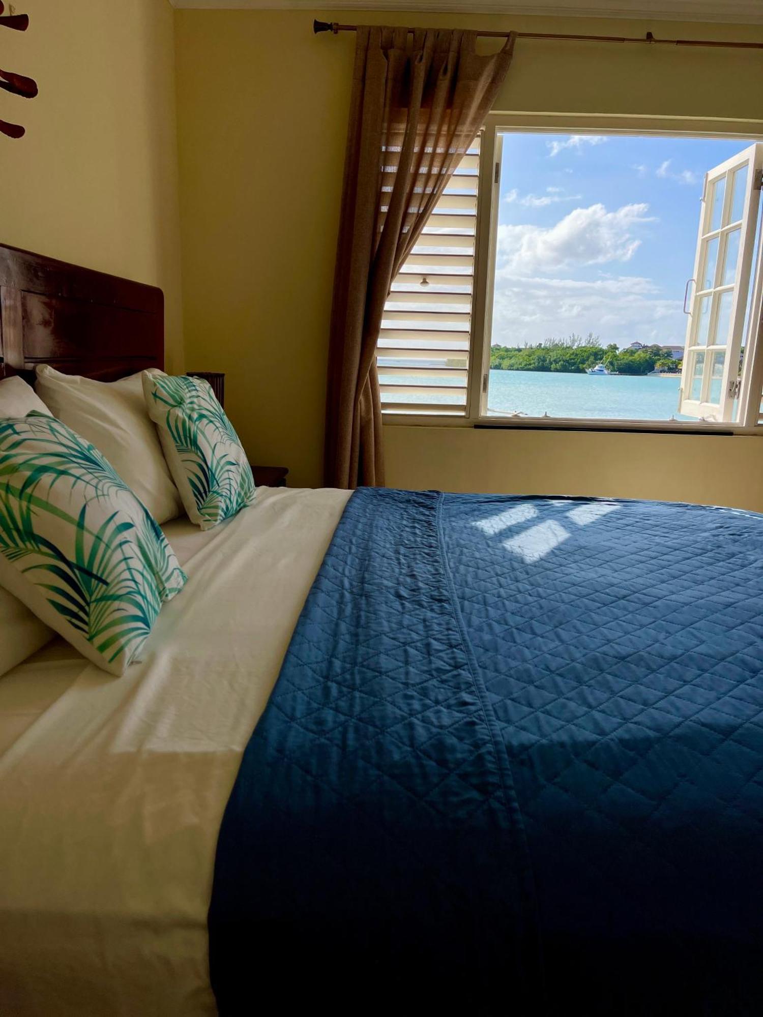 Luxury Apartments And Rooms,The Lagoons Montego Bay Buitenkant foto