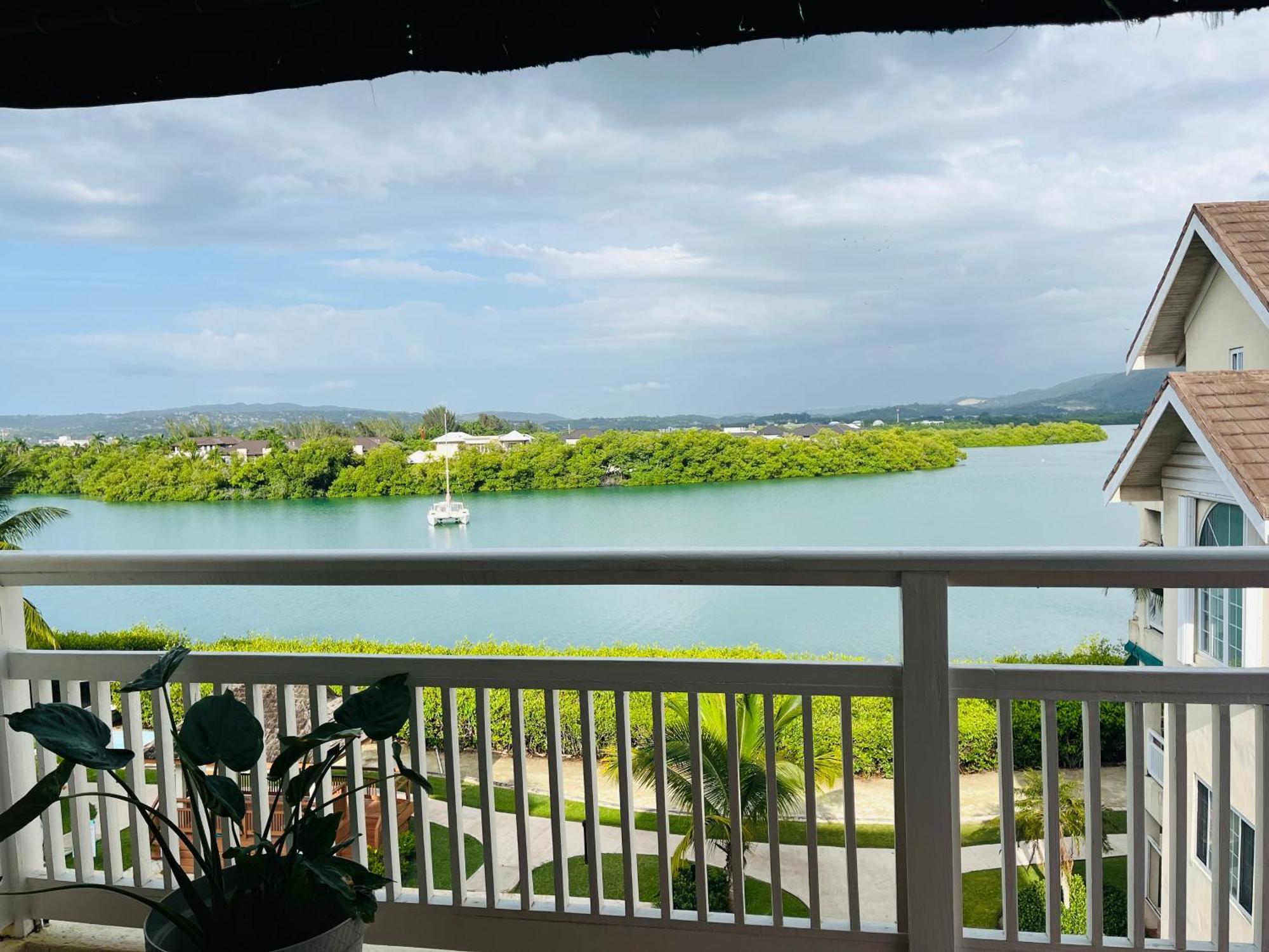 Luxury Apartments And Rooms,The Lagoons Montego Bay Buitenkant foto